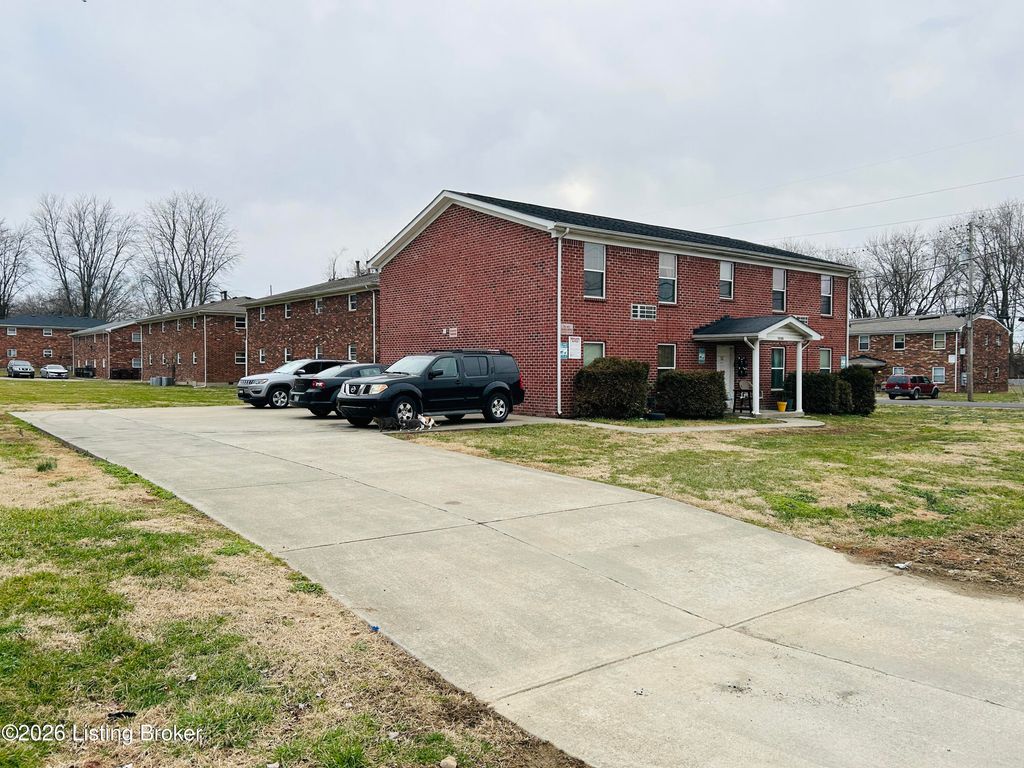 Photo of 10300 Torrington Rd, Louisville, KY 40272 (MLS # 1710231)