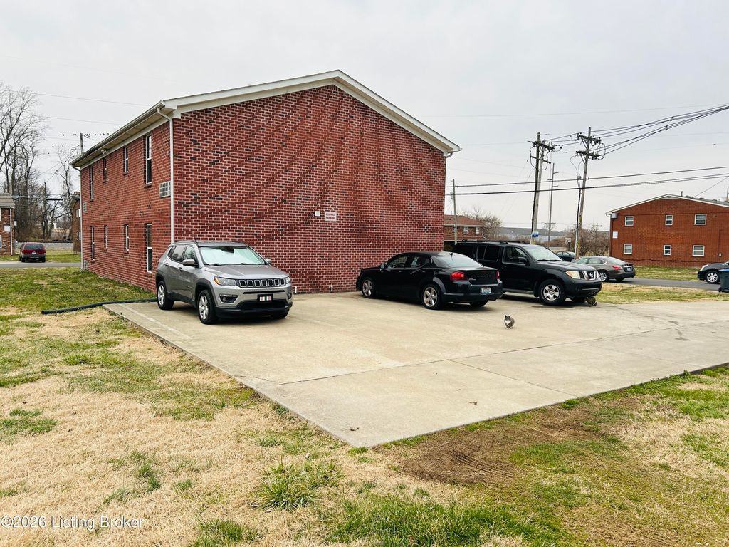 Photo of 10300 Torrington Rd, Louisville, KY 40272 (MLS # 1710231)