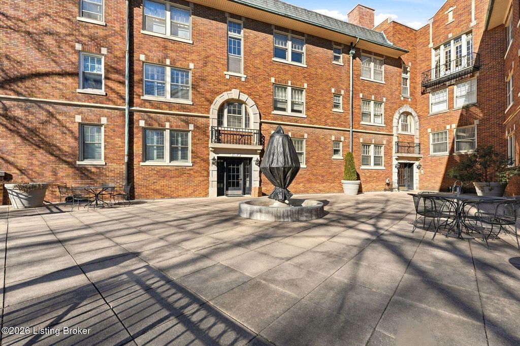 Photo of 1601 Spring Dr #8, Louisville, KY 40205 (MLS # 1707882)