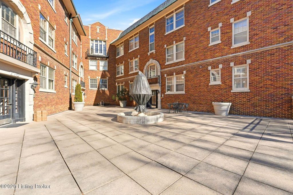 Photo of 1601 Spring Dr #8, Louisville, KY 40205 (MLS # 1707882)