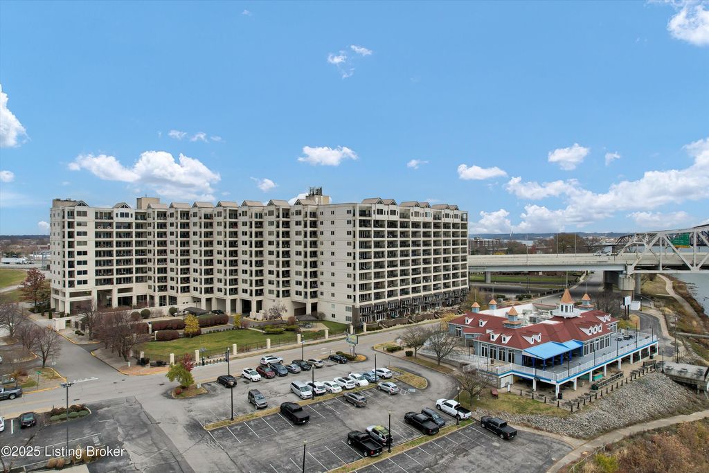 Photo of 606 W Riverside Dr, Jeffersonville, IN 47130 (MLS # 1706927)