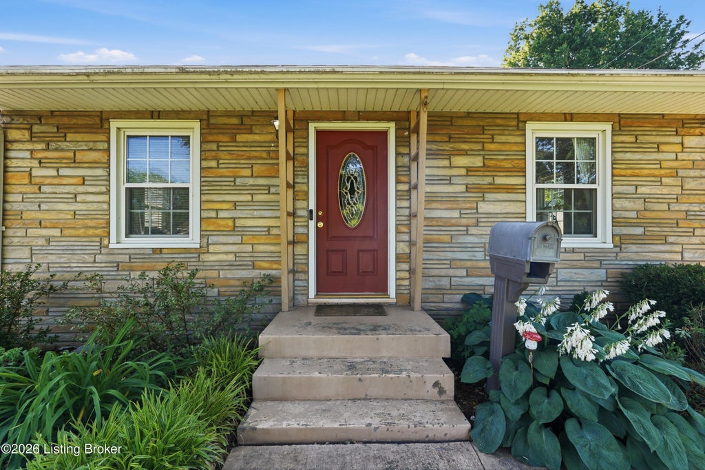 Photo of 2619 Merhoff St, Louisville, KY 40217 (MLS # 1720673)