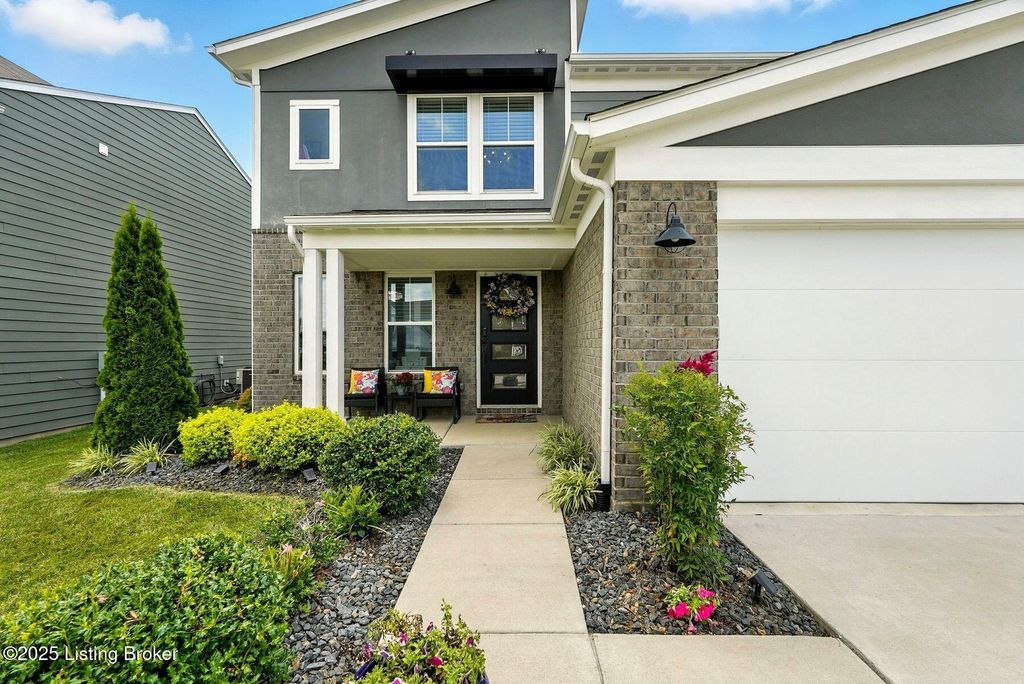 Photo of 3294 Heather Wood Dr, La Grange, KY 40031 (MLS # 1692791)