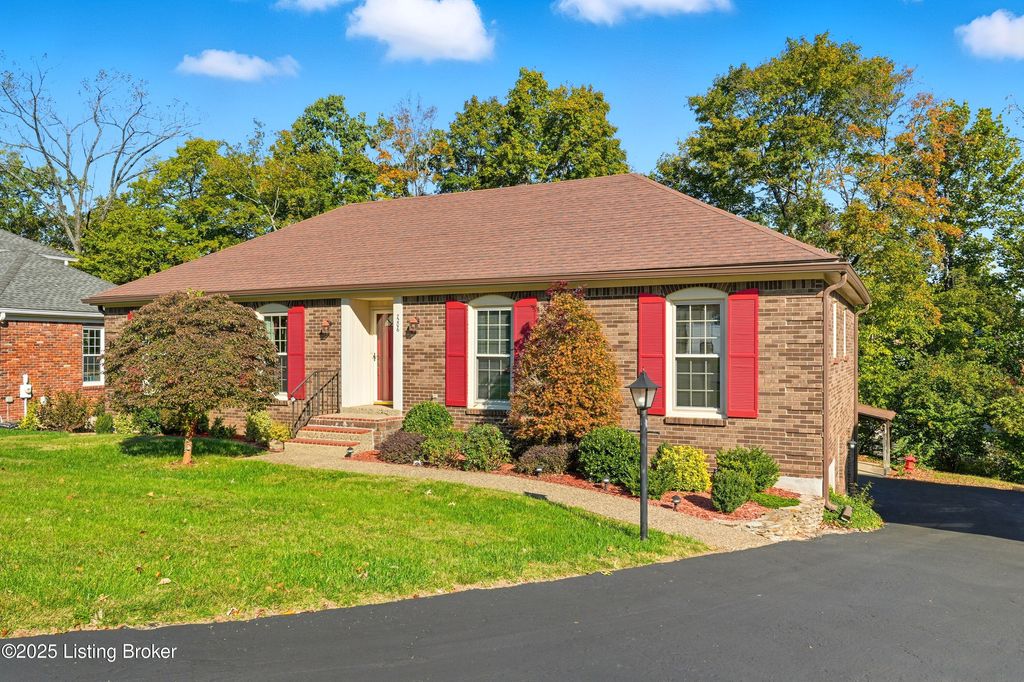 Photo of 7206 Blazier Ct, Louisville, KY 40228 (MLS # 1701835)