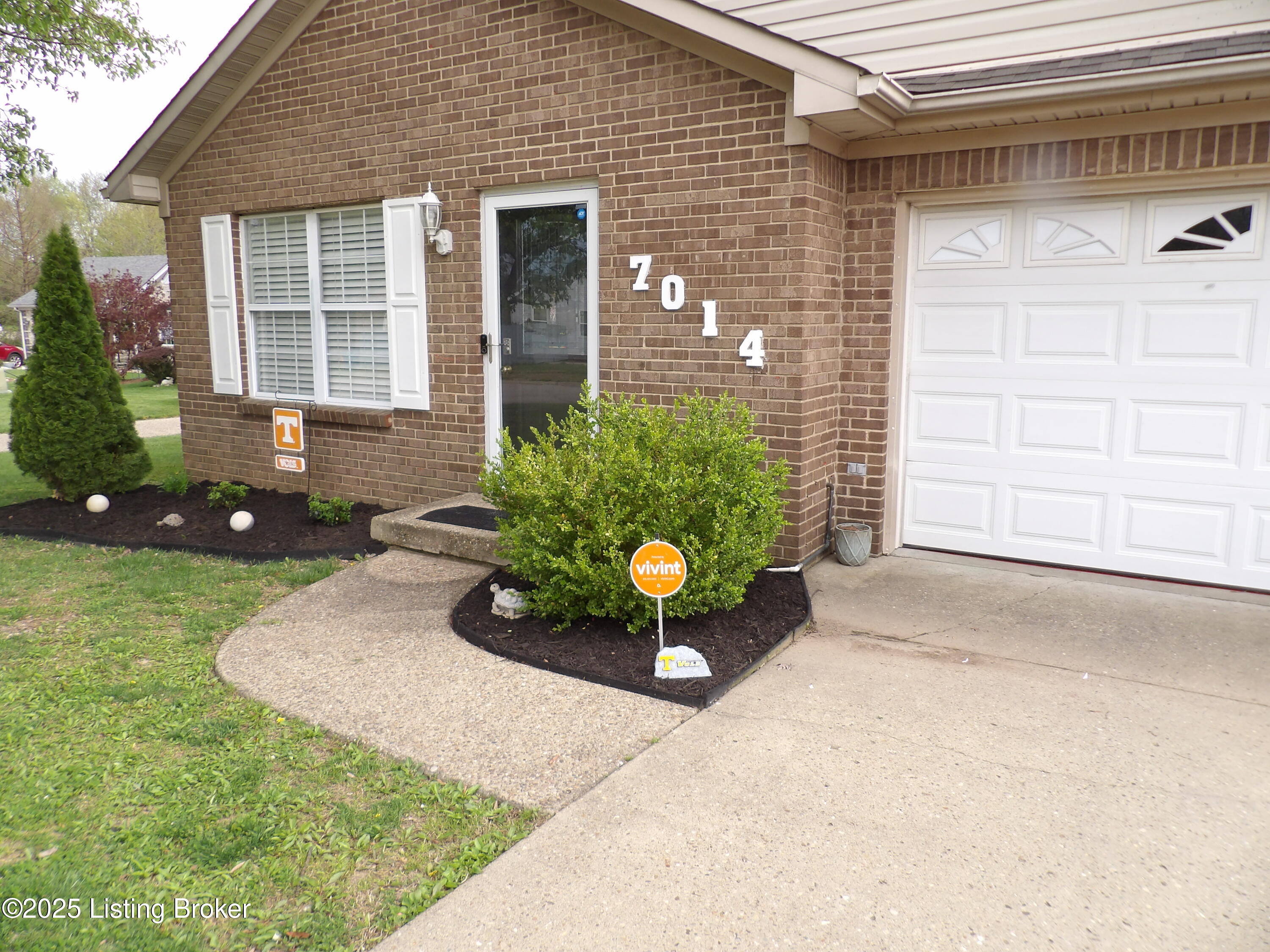 7014 Green Creek Pl, Louisville, Pennsylvania image 2