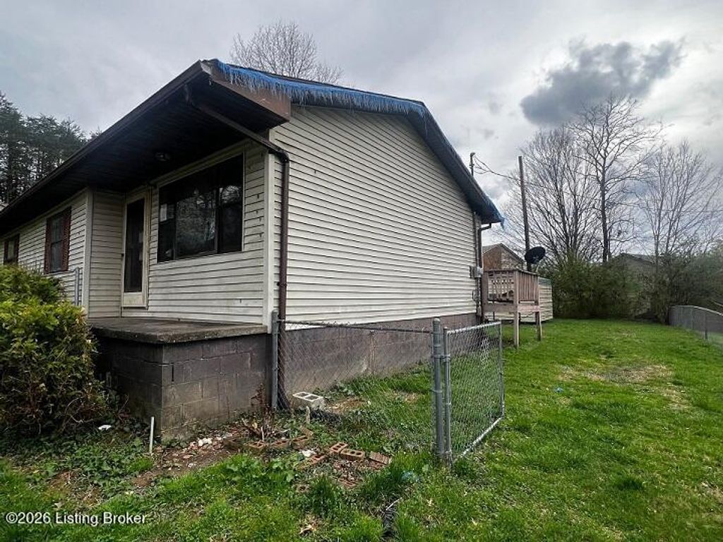 Photo of 102 Chad St, Williamsburg, KY 40769 (MLS # 1711715)