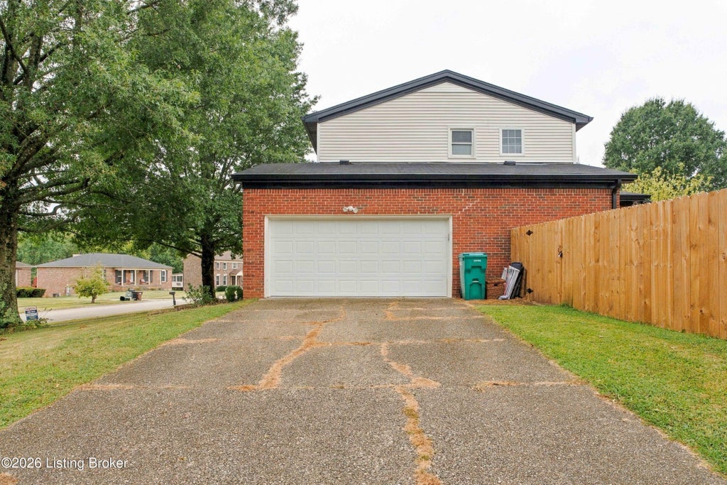 Photo of 8215 Thornwood Rd, Louisville, KY 40220 (MLS # 1728846)