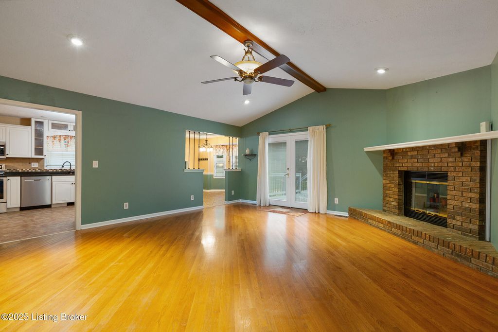 Photo of 4605 Shadyview Dr, Floyds Knobs, IN 47119 (MLS # 1704809)