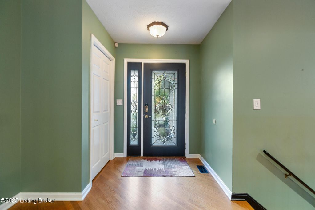 Photo of 4605 Shadyview Dr, Floyds Knobs, IN 47119 (MLS # 1704809)