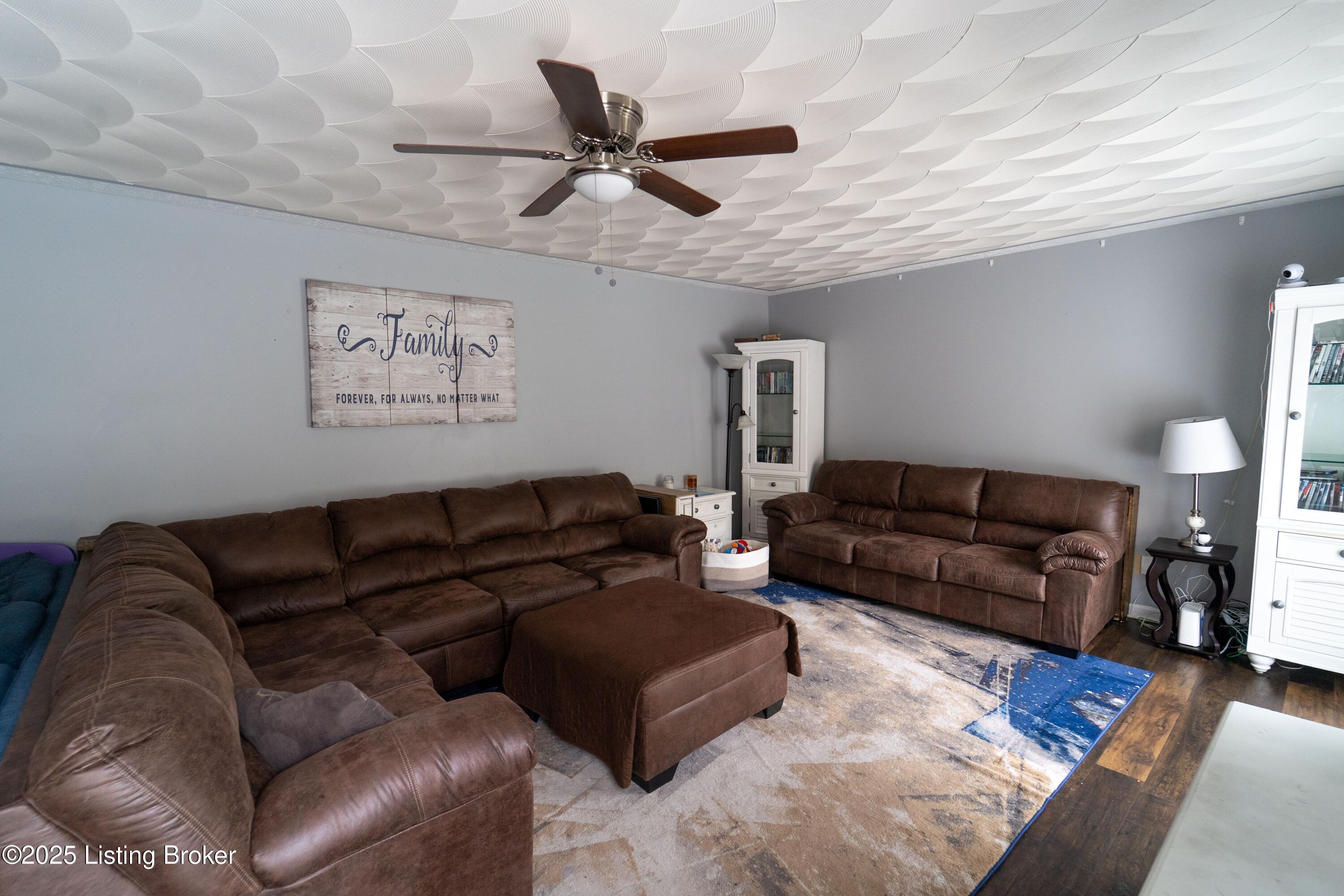 524 Chieftain Dr, Fairdale, Pennsylvania image 6