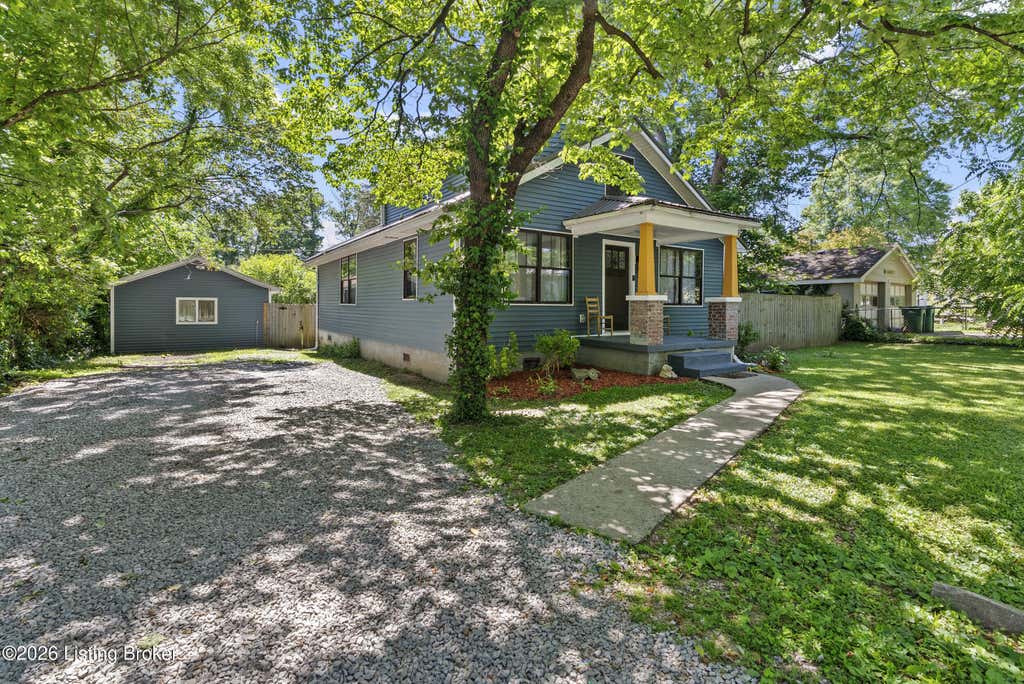 Photo of 247 Walnut St, Lebanon Junction, KY 40150 (MLS # 1721248)
