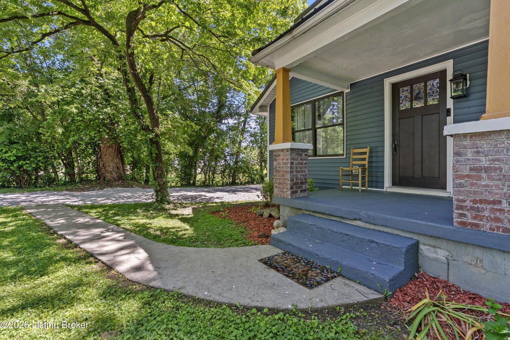 Photo of 247 Walnut St, Lebanon Junction, KY 40150 (MLS # 1721248)