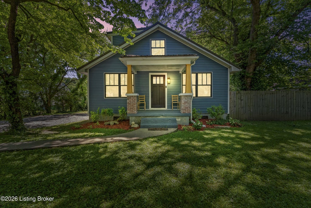 Photo of 247 Walnut St, Lebanon Junction, KY 40150 (MLS # 1721248)
