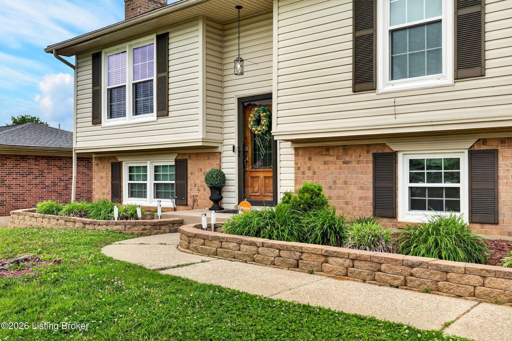 Photo of 8619 Michael Ray Dr, Louisville, KY 40219 (MLS # 1717369)