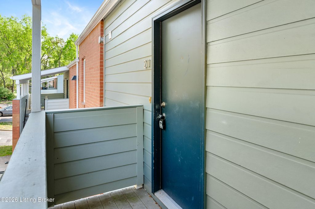Photo of 2745 Grinstead Dr #APT 211, Louisville, KY 40206 (MLS # 1715001)