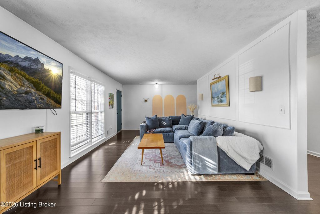 Photo of 4109 Landside Dr, Louisville, KY 40220 (MLS # 1707623)