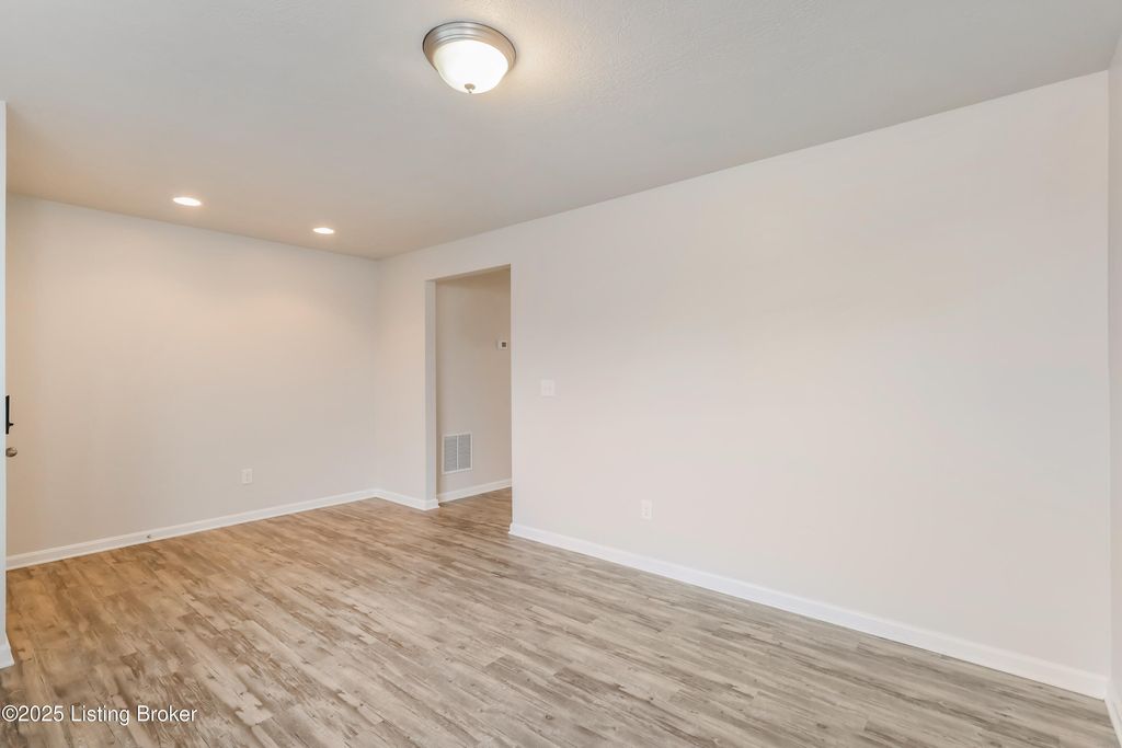 Photo of 4061 Firestone Way, Shelbyville, KY 40065 (MLS # 1708004)