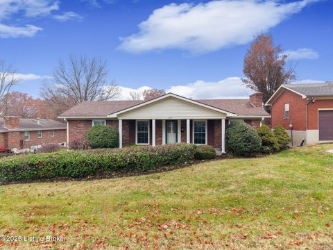 Photo of 1409 Cloverhills Dr Dr, Louisville, KY 40216 (MLS # 1704014)