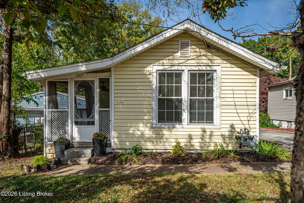 Photo of 1565 S Lincoln Ave, Louisville, KY 40213 (MLS # 1733056)