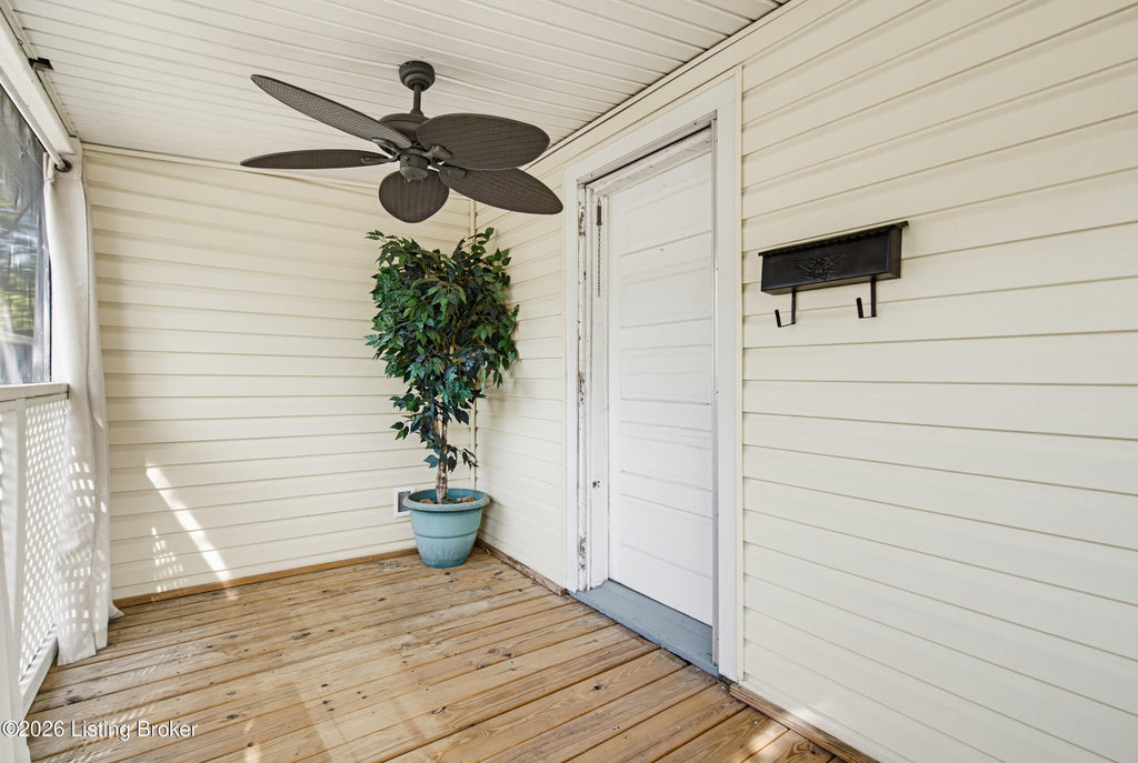Photo of 1565 S Lincoln Ave, Louisville, KY 40213 (MLS # 1733056)