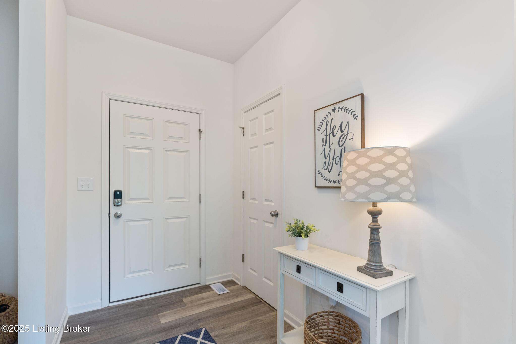 2000 Meadows Edge Ln, Louisville, Pennsylvania image 2