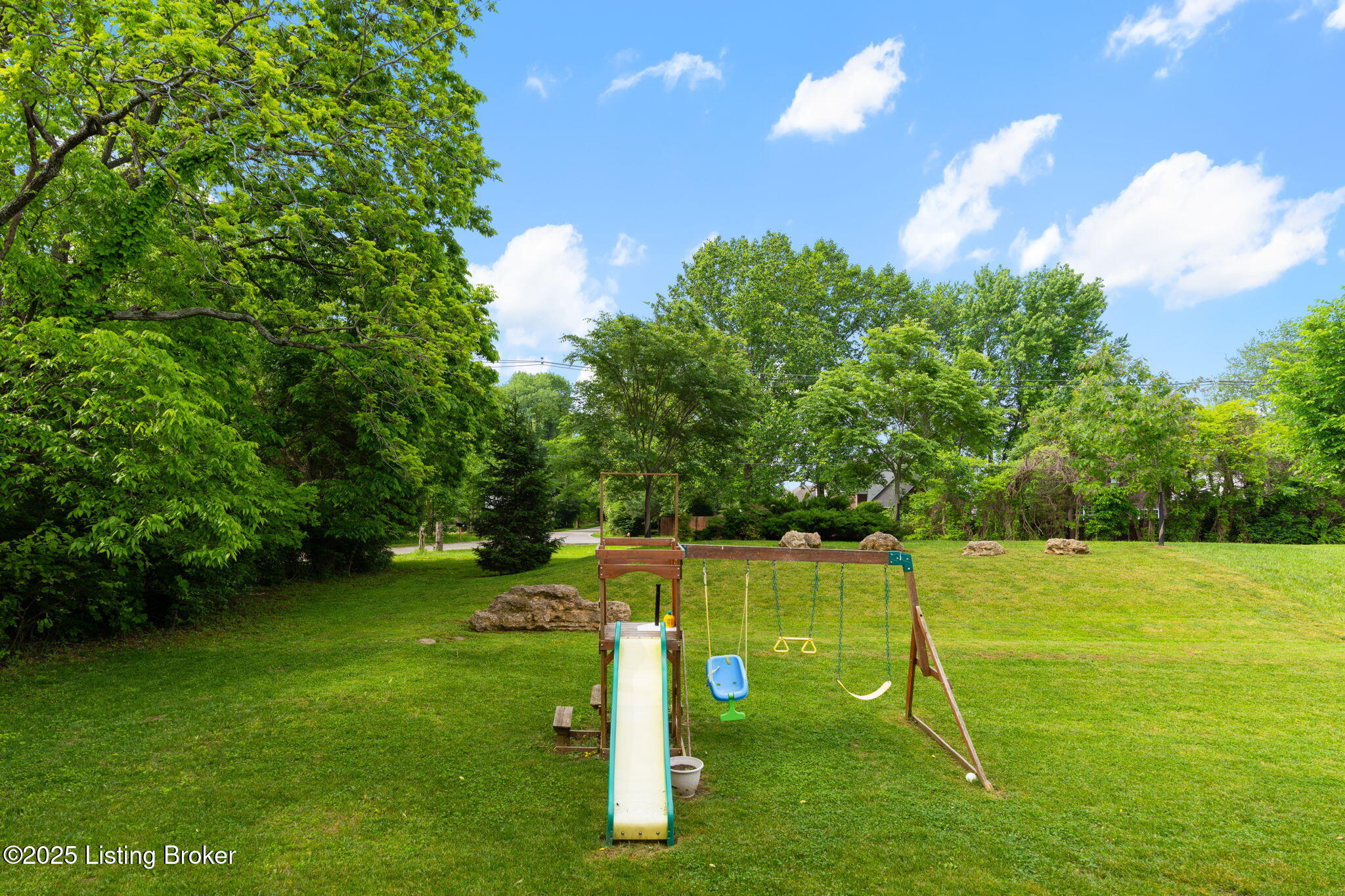 2000 Meadows Edge Ln, Louisville, Pennsylvania image 46