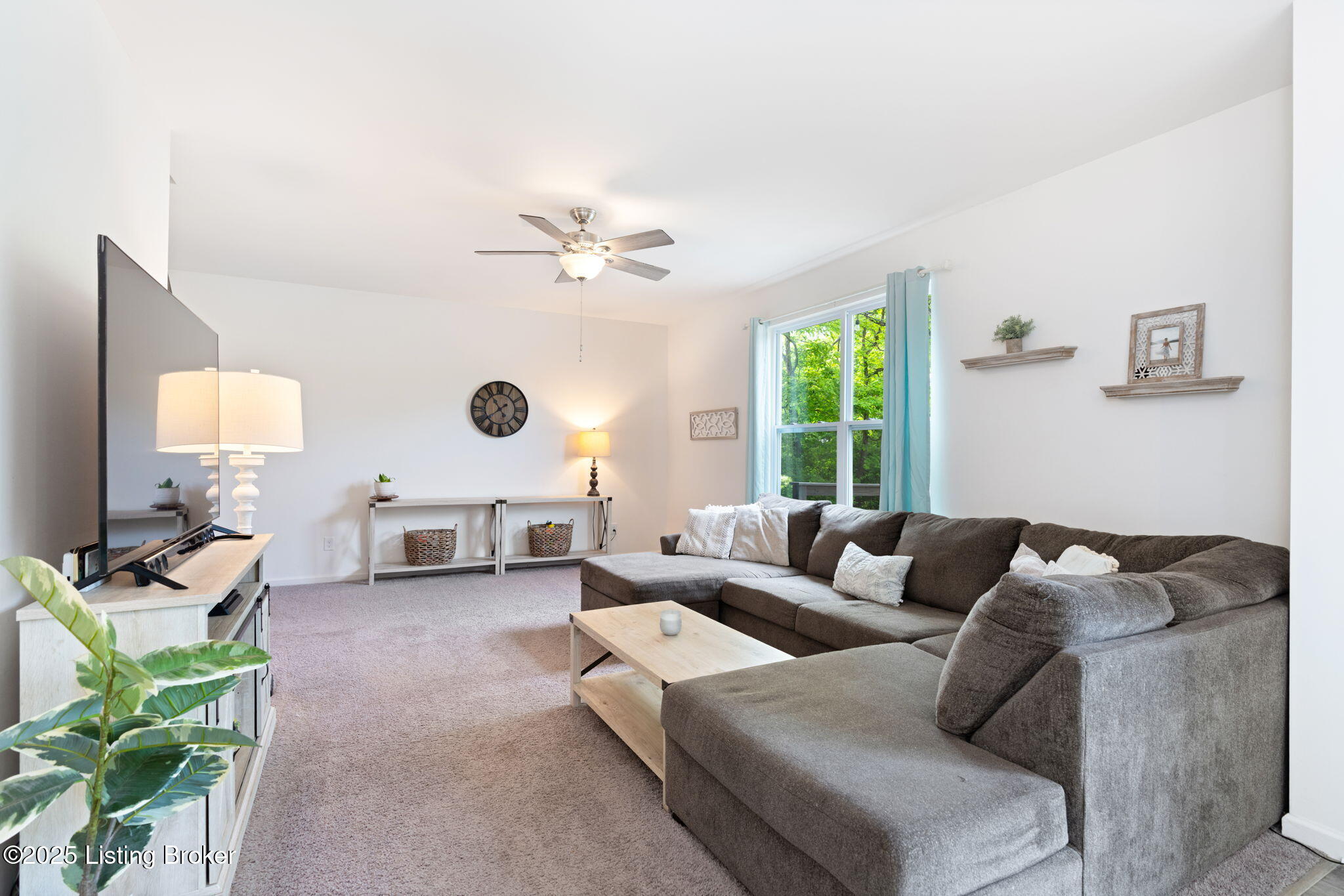 2000 Meadows Edge Ln, Louisville, Pennsylvania image 4
