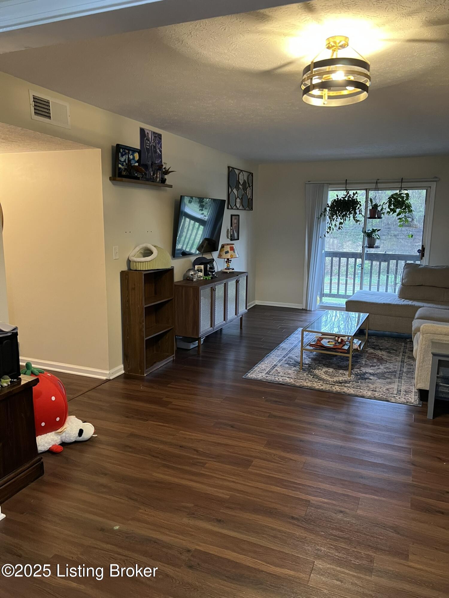 728 Zorn Ave #UNIT 9, Louisville, Pennsylvania image 5