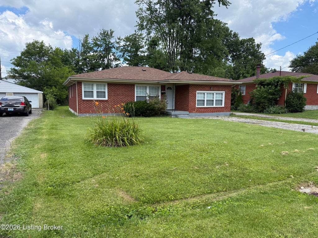 Photo of 5810 Emmalee Dr, Louisville, KY 40219 (MLS # 1722583)