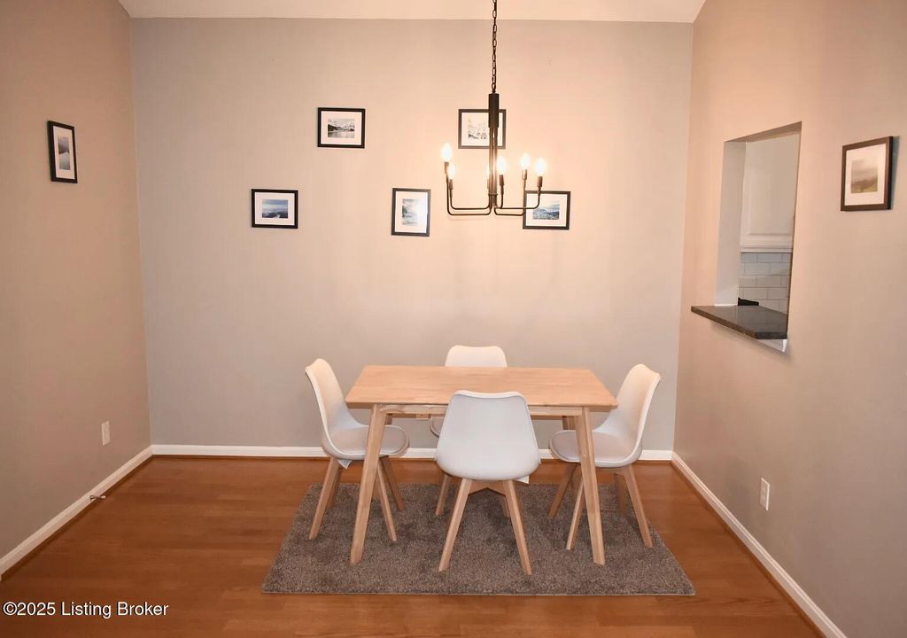 Photo of 1110 Westlynne Pl #UNIT 6, Louisville, KY 40222 (MLS # 1704475)