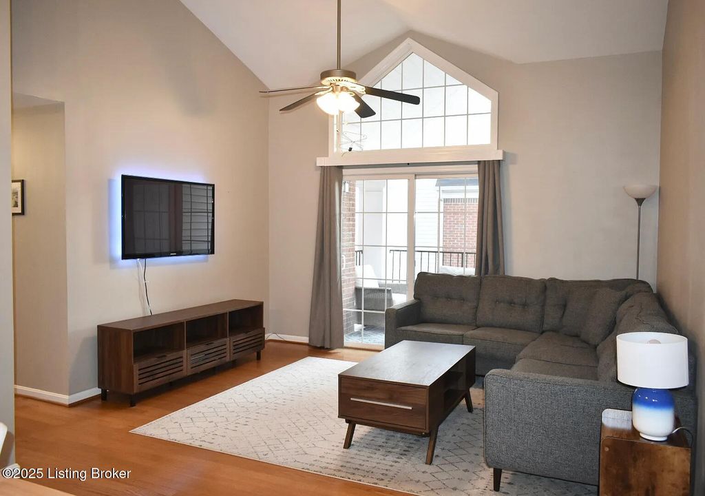 Photo of 1110 Westlynne Pl #UNIT 6, Louisville, KY 40222 (MLS # 1704475)