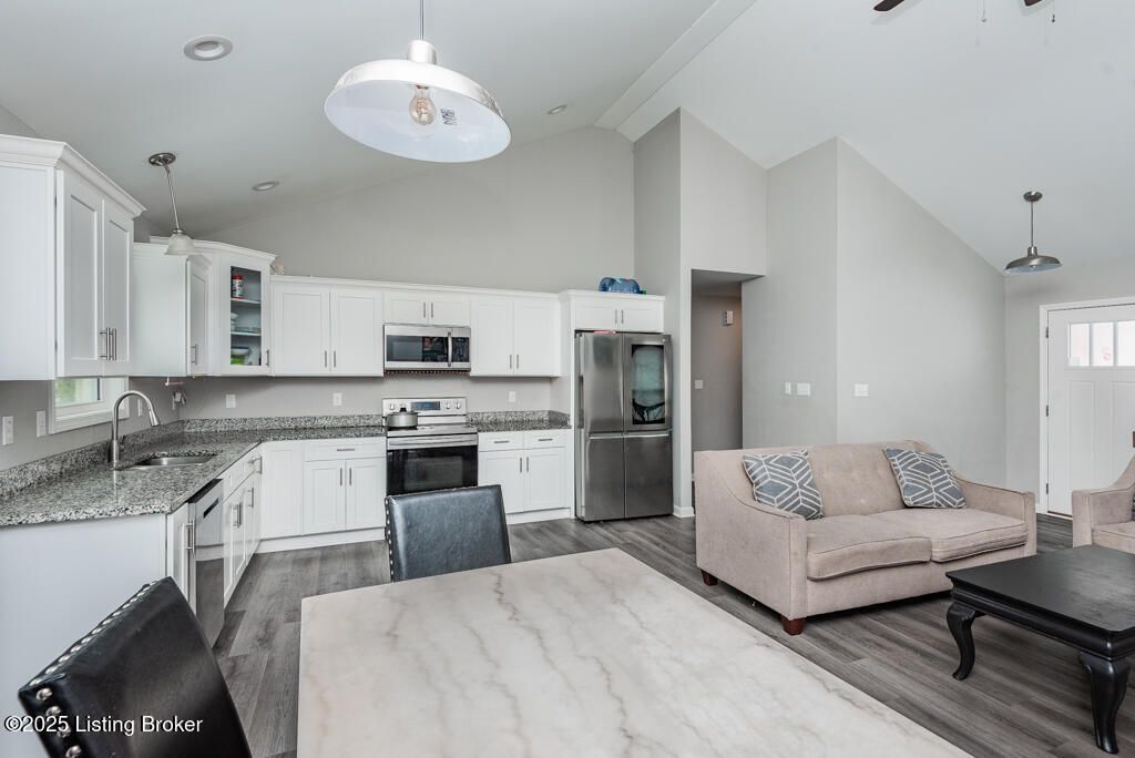 Photo of 1840 Blackwell Rd, Shelbyville, KY 40065 (MLS # 1703925)