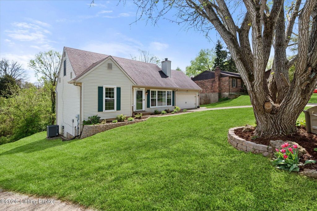 Photo of 7310 Wood Rock Rd, Louisville, KY 40291 (MLS # 1713933)