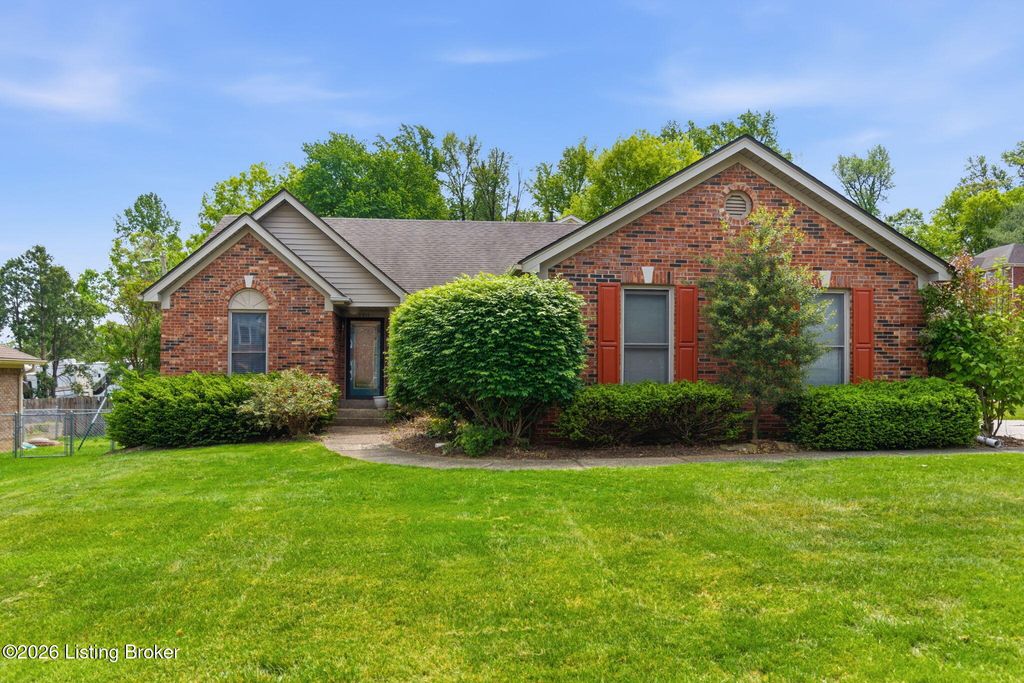 Photo of 9411 Stonelanding Pl, Louisville, KY 40272 (MLS # 1715470)