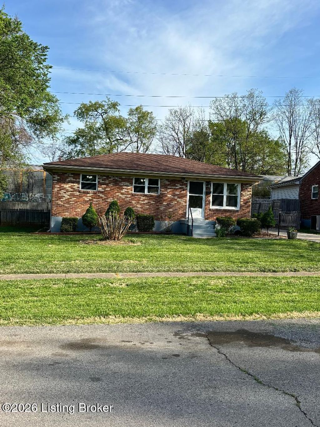 Photo of 315 Granvil Dr, Louisville, KY 40218 (MLS # 1714124)