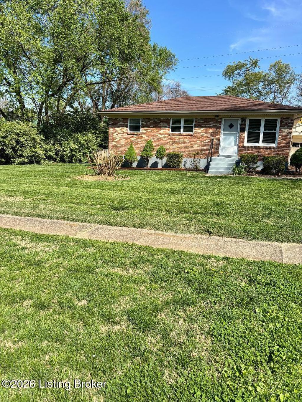 Photo of 315 Granvil Dr, Louisville, KY 40218 (MLS # 1714124)