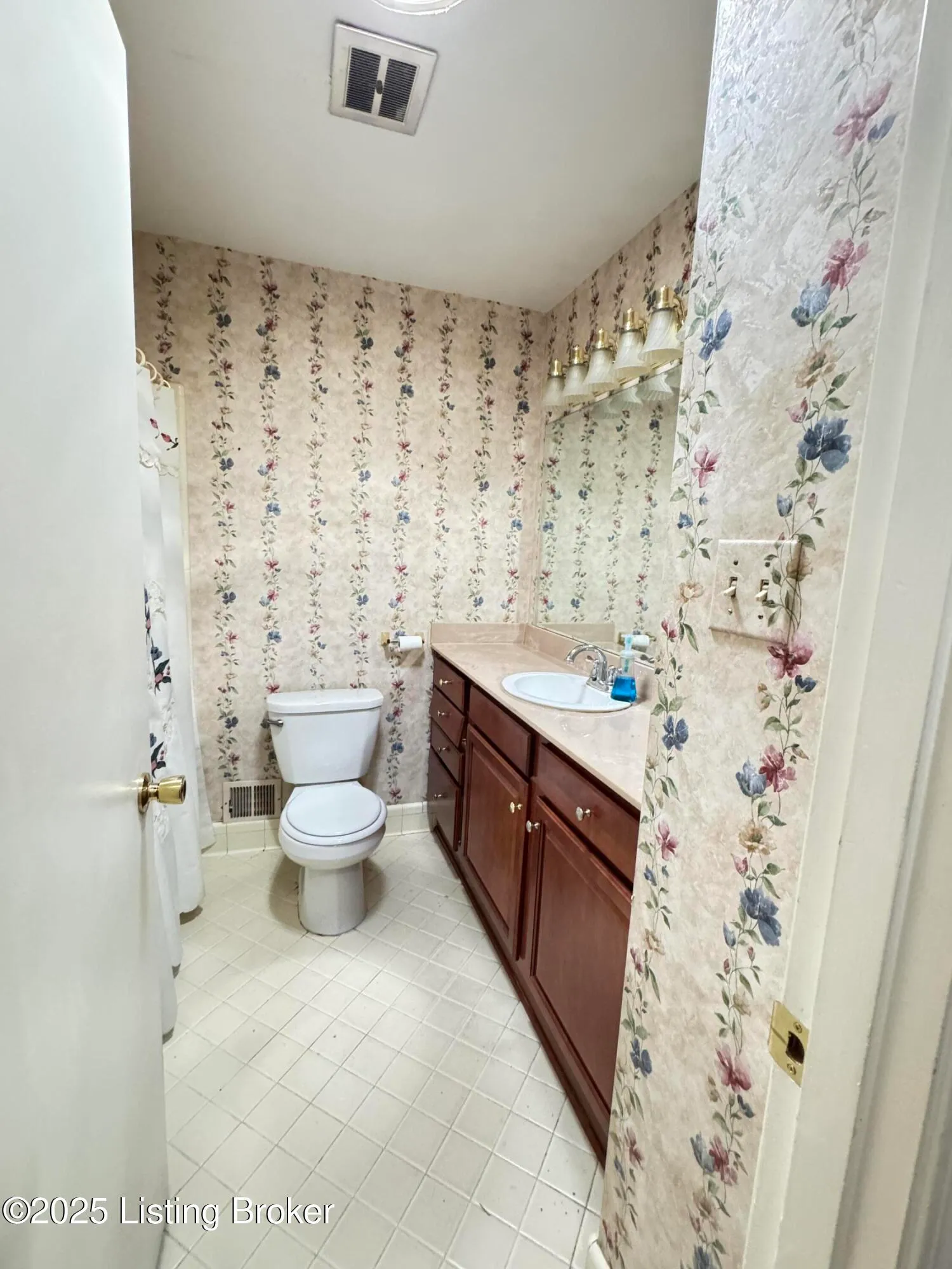 Louisville, Kentucky 40242, United States, 3 Bedrooms Bedrooms, ,3 BathroomsBathrooms,Residential,Active,229816