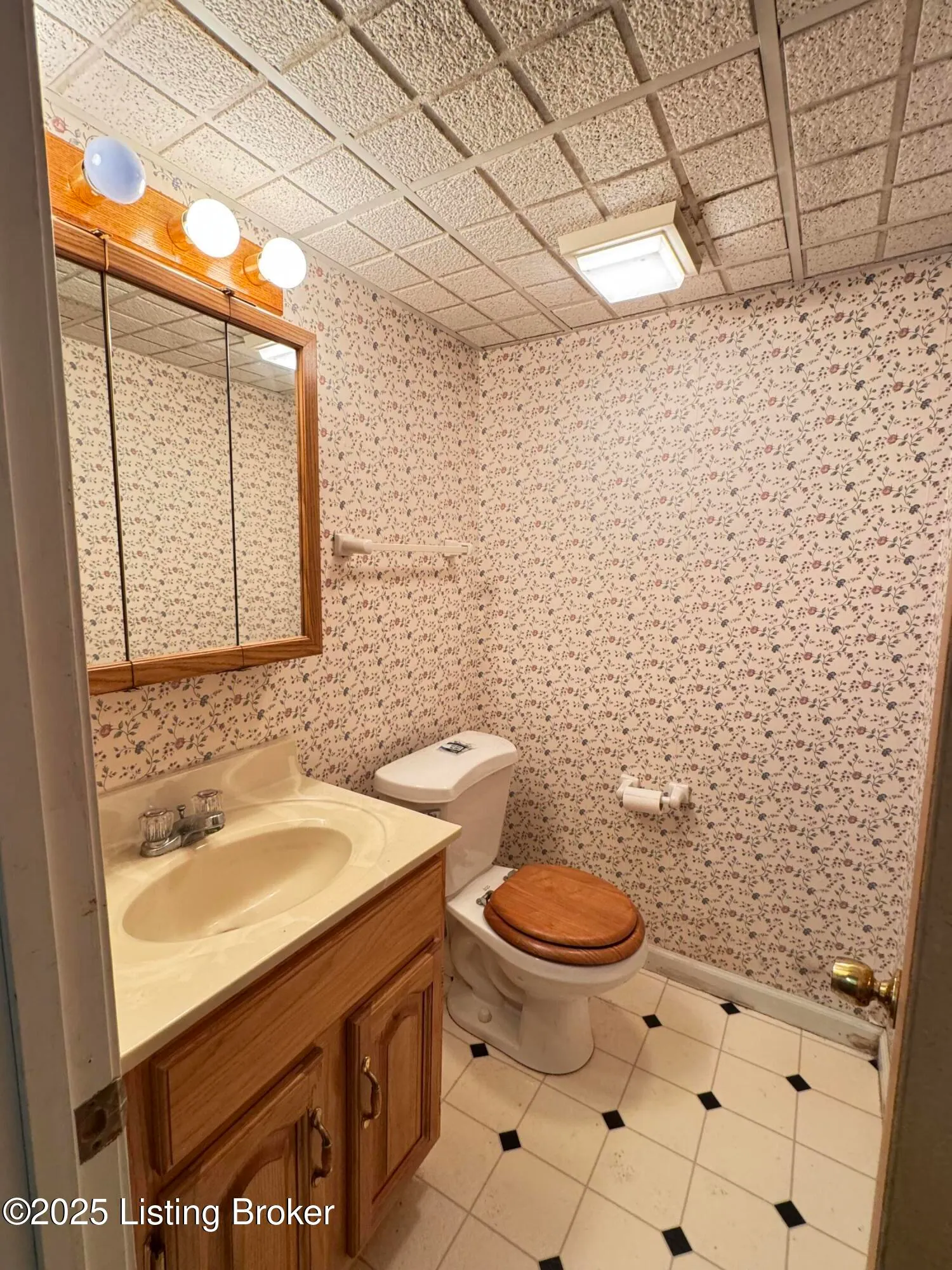 Louisville, Kentucky 40242, United States, 3 Bedrooms Bedrooms, ,3 BathroomsBathrooms,Residential,Active,229816