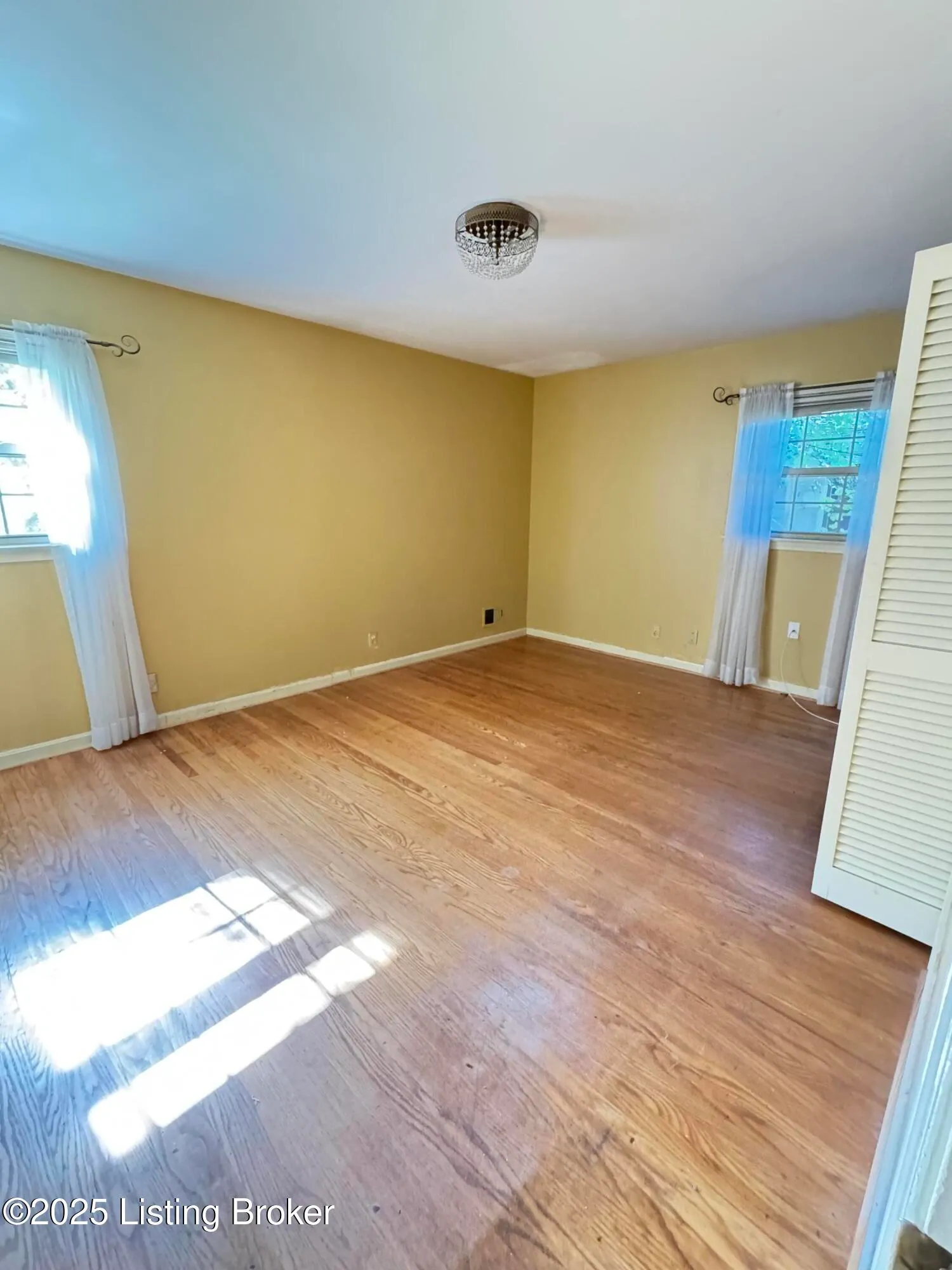 Louisville, Kentucky 40242, United States, 3 Bedrooms Bedrooms, ,3 BathroomsBathrooms,Residential,Active,229816