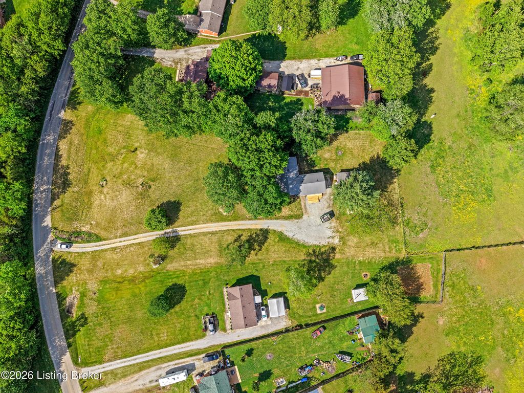 Photo of 153 Stonehouse Rd, Bardstown, KY 40004 (MLS # 1716227)
