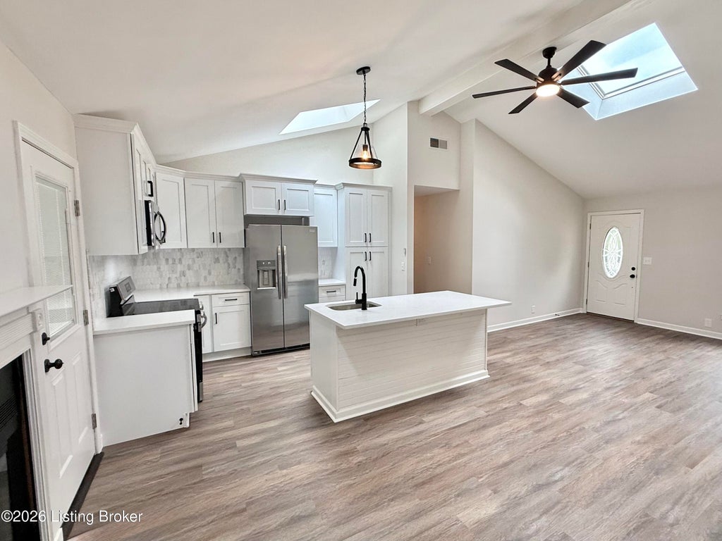 Photo of 2104 Ben Ali Rd, Louisville, KY 40223 (MLS # 1726228)