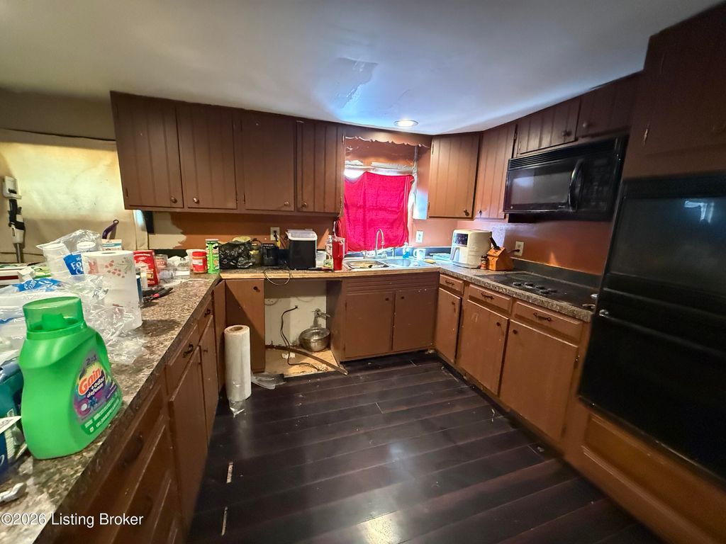 Photo of 180 Lake Dr, Vine Grove, KY 40175 (MLS # 1708537)