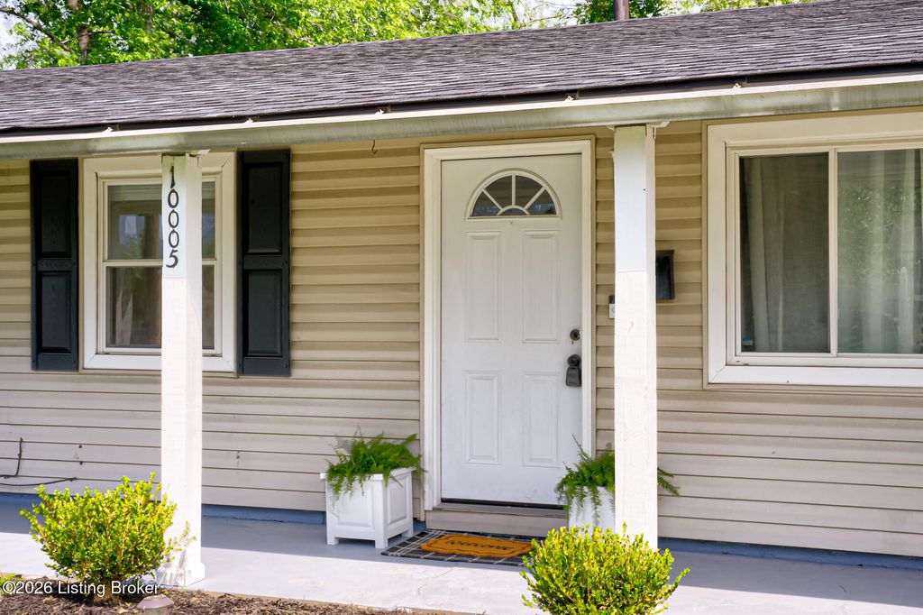 Photo of 10005 Robsion Rd, Louisville, KY 40299 (MLS # 1714483)