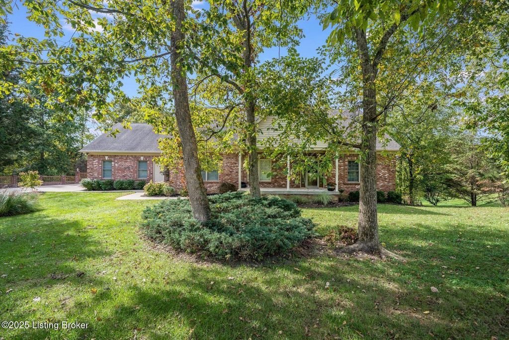 Photo of 230 Kristen Dr, Fisherville, KY 40023 (MLS # 1701546)