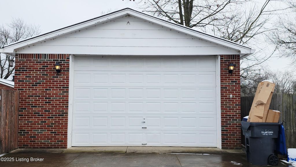 Photo of 7501 Rutledge Rd, Louisville, KY 40258 (MLS # 1705381)