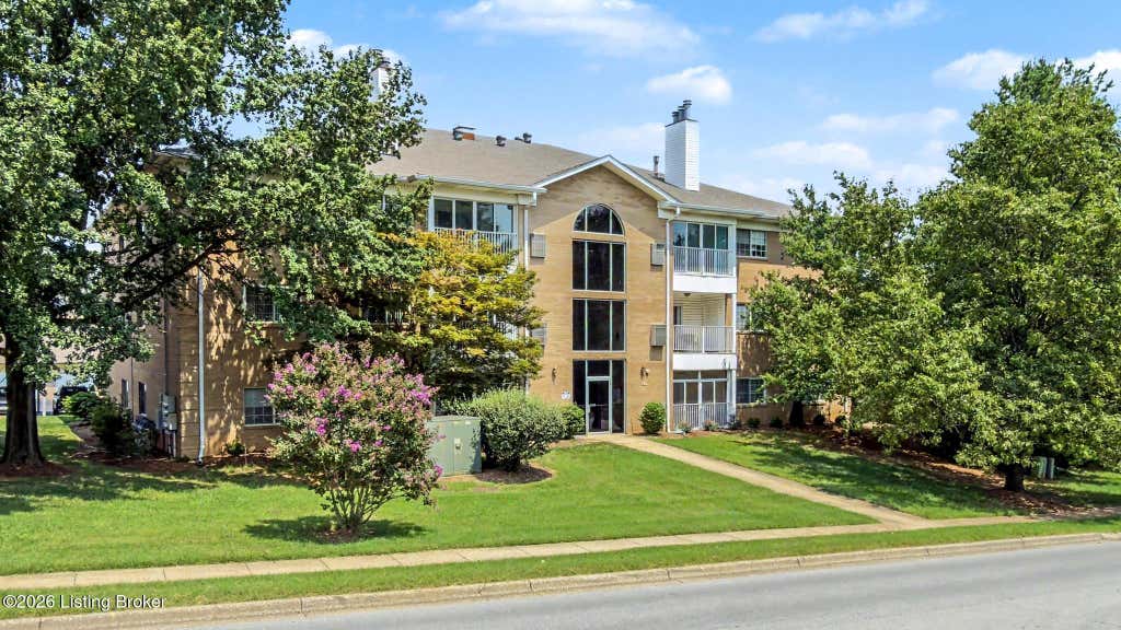 Photo of 8508 Atrium Dr #1101, Louisville, KY 40220 (MLS # 1724774)