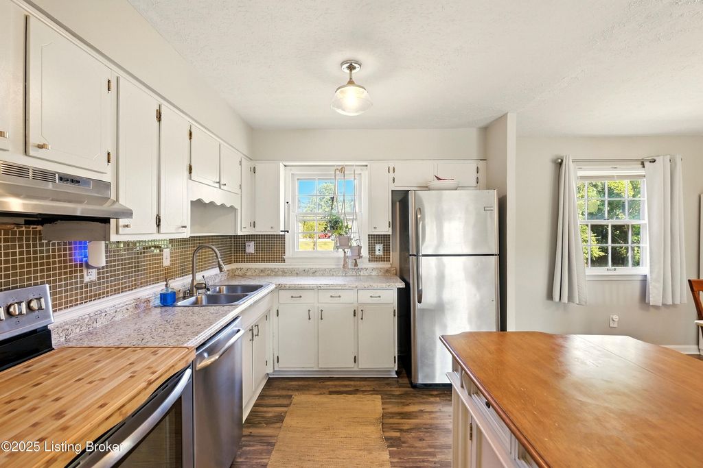 Photo of 9209 Foxtail Ct, Crestwood, KY 40014 (MLS # 1703744)