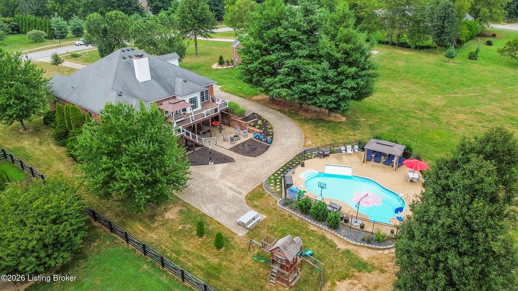 Photo of 118 Plantation Dr, Shelbyville, KY 40065 (MLS # 1706784)