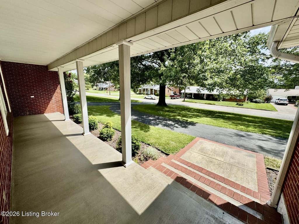 Photo of 307 W Virginia Ave, Springfield, KY 40069 (MLS # 1725589)