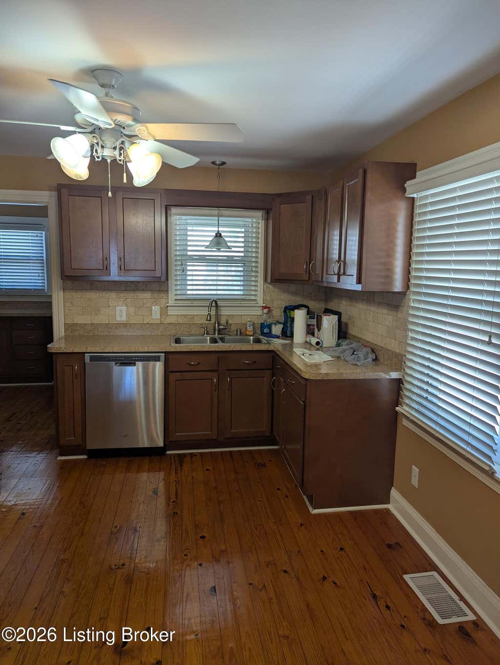 Photo of 900 Lydia St, Louisville, KY 40217 (MLS # 1721281)